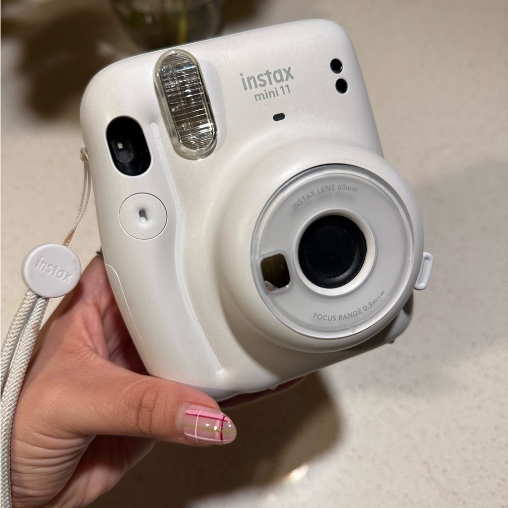 Fujifilm Instax Mini 11 Instant Camera - Off White